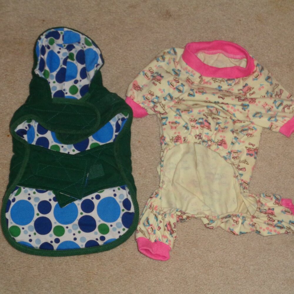 GREEN PET COAT AND FREE PAJAMAS MEDIUM/SMALL